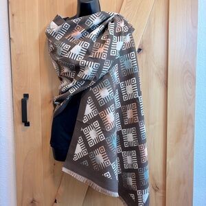 Lovely geometric design shawl